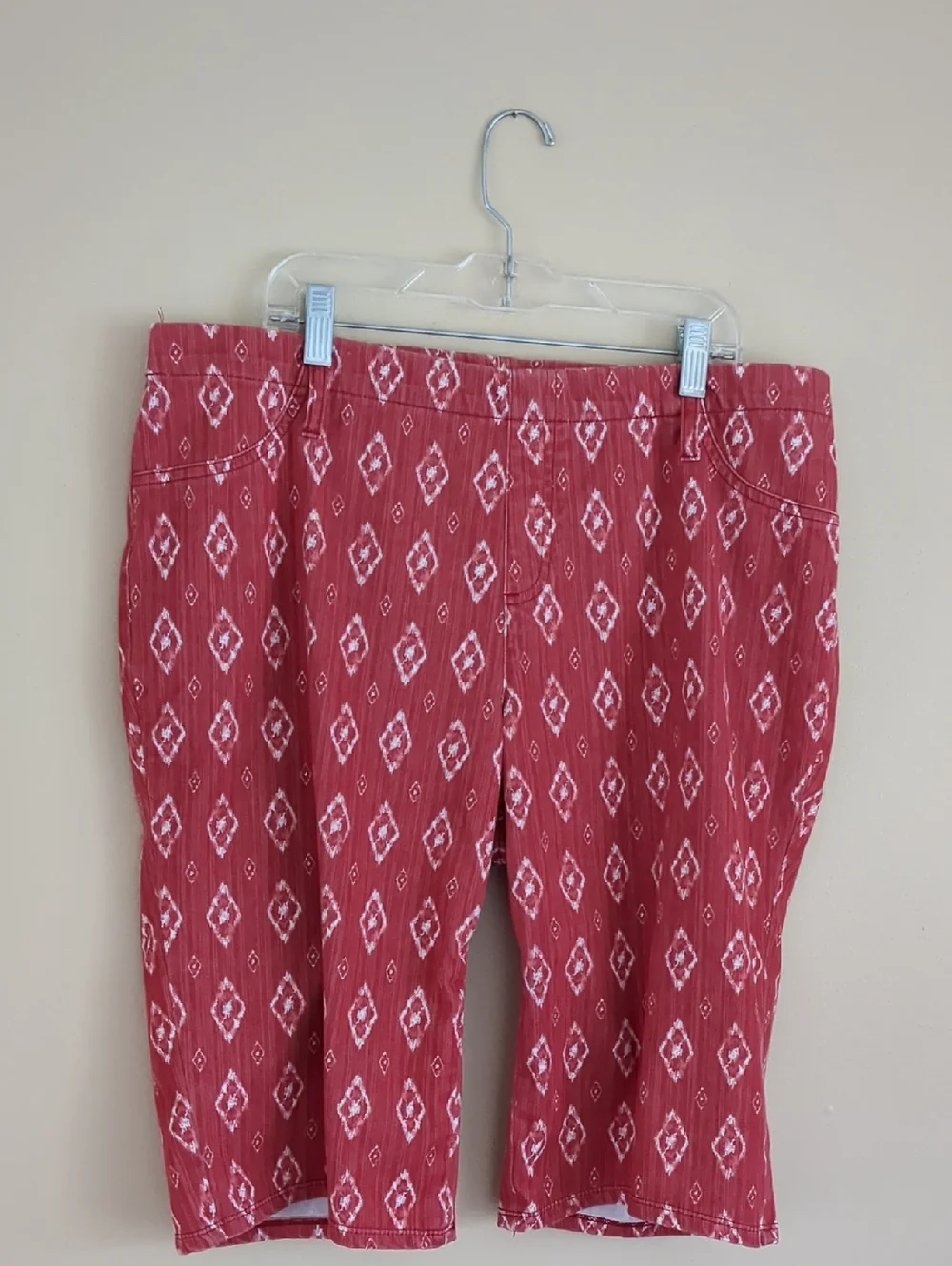 XL Faded Glory Shorts Modest Red Ikat